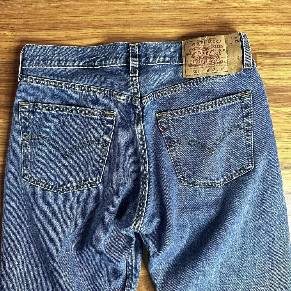 Vintage 90s Levis 501 Jeans Mens 32x32 Blue Denim Straight Fit Button Fly USA